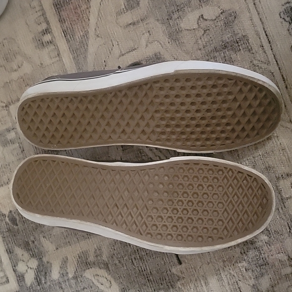 Vans - Picture 2 of 2